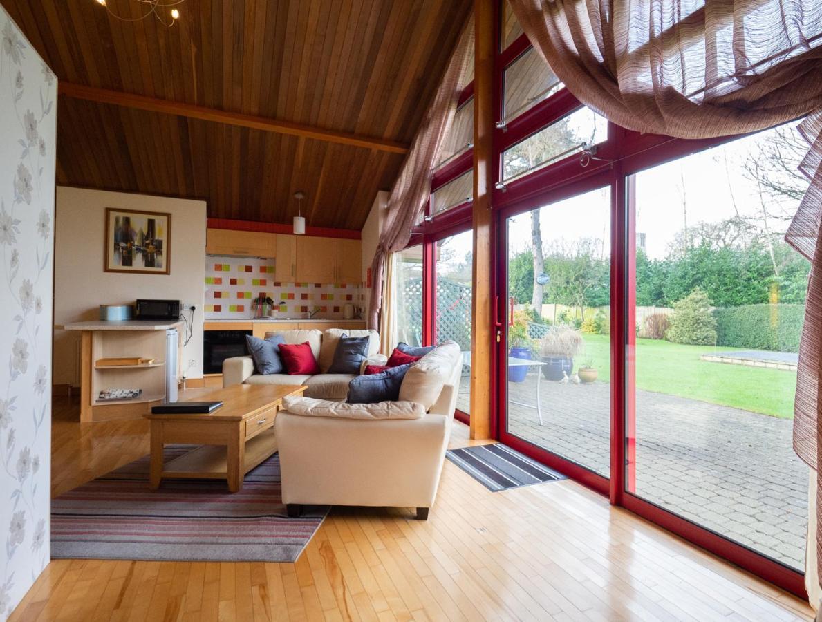 Surlingham Lodge Studio Large Family Cottage Norwich Exterior photo