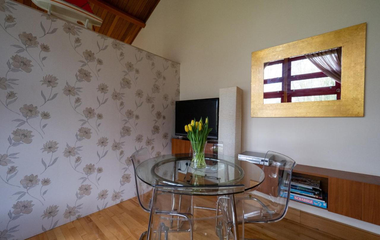 Surlingham Lodge Studio Large Family Cottage Norwich Exterior photo