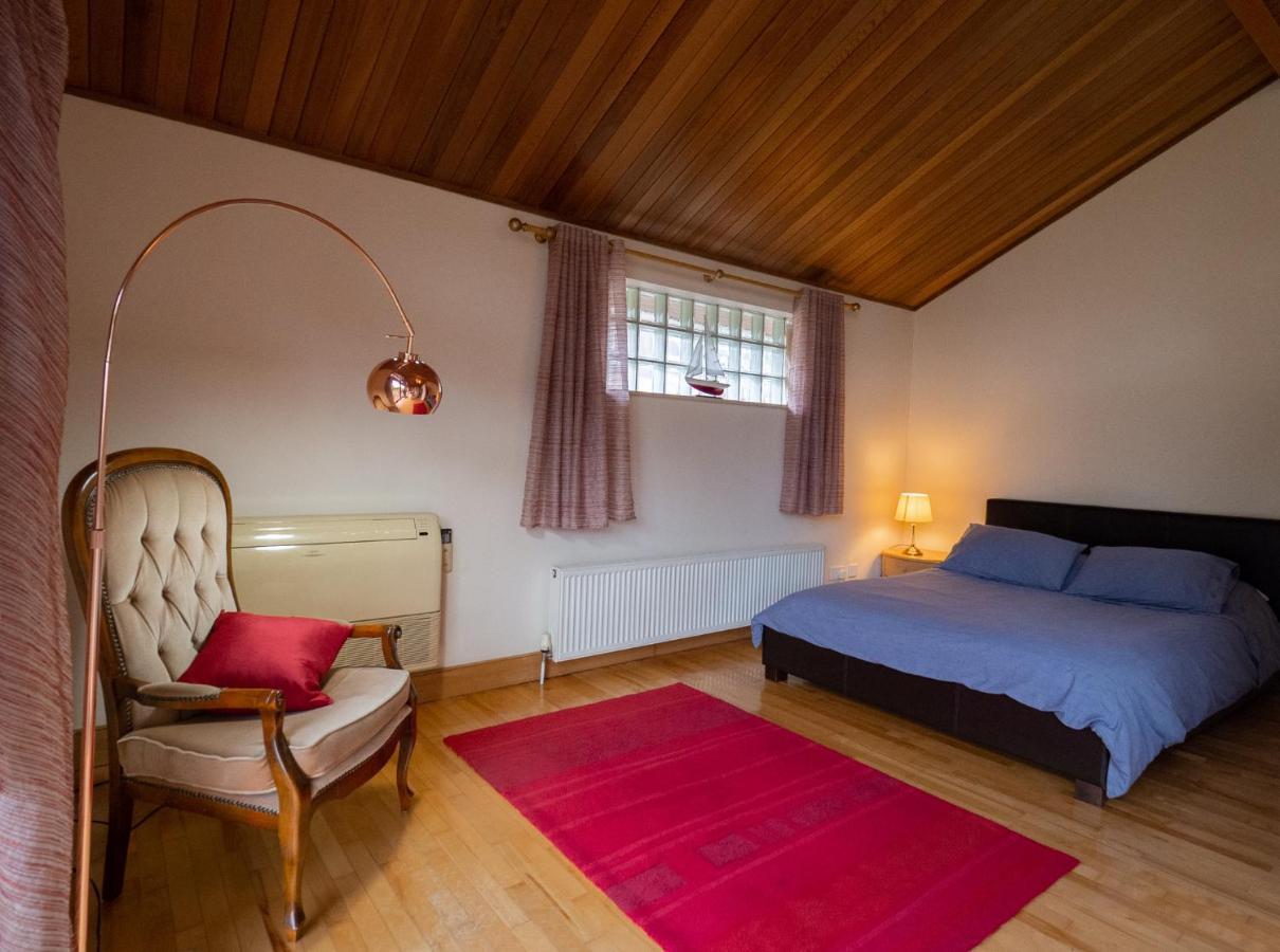 Surlingham Lodge Studio Large Family Cottage Norwich Exterior photo