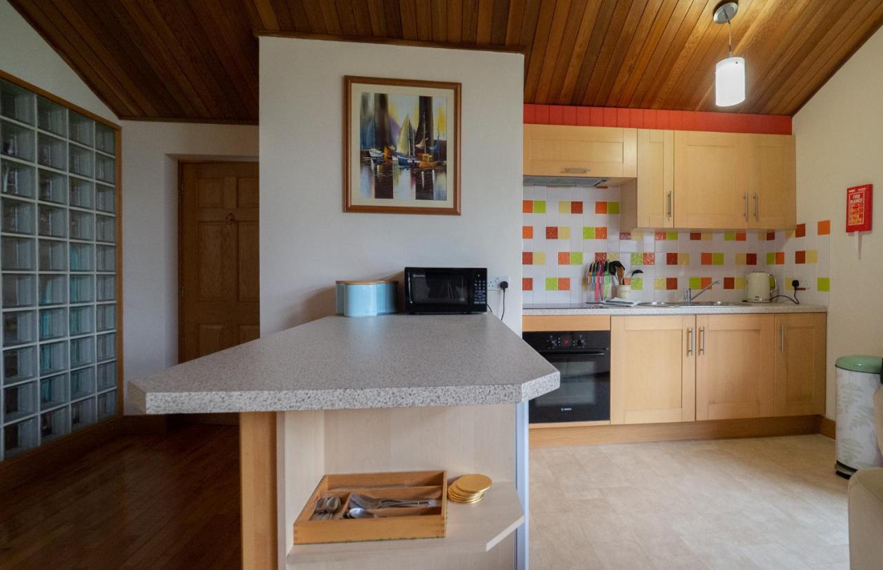 Surlingham Lodge Studio Large Family Cottage Norwich Exterior photo