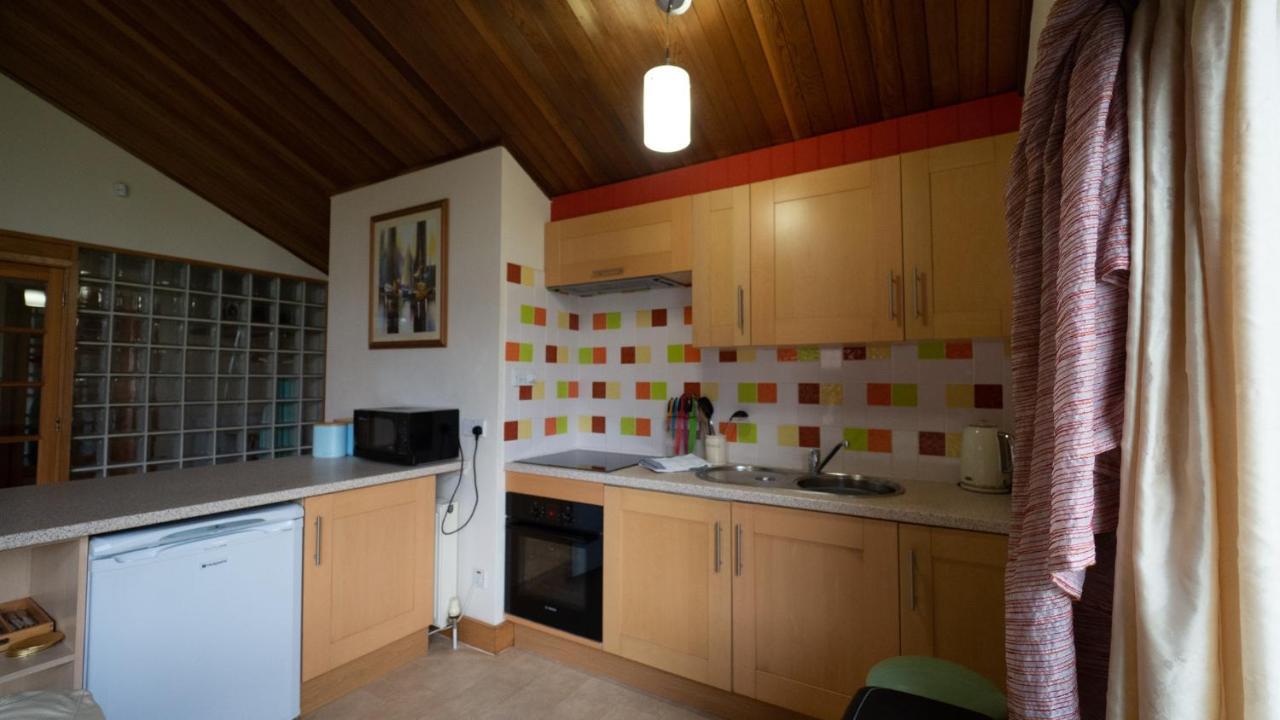 Surlingham Lodge Studio Large Family Cottage Norwich Exterior photo